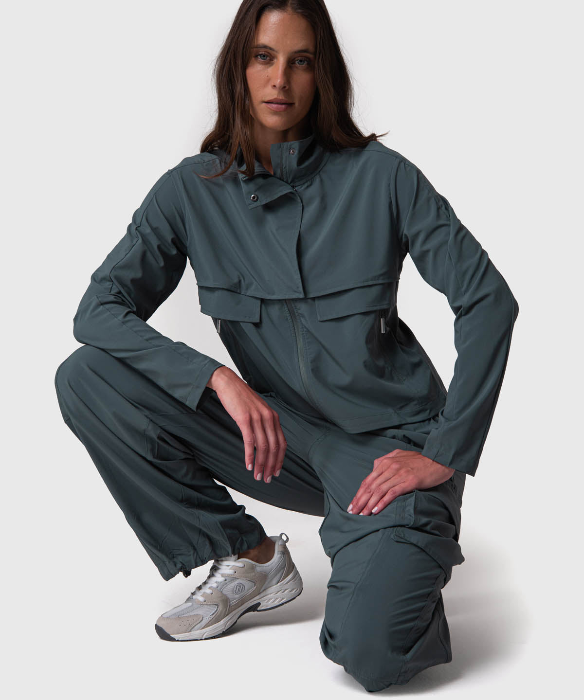 Cortaviento Jane Militar Green - 1; Cortaviento Jane Militar Green - 2; Cortaviento Jane Militar Green - 3; Cortaviento Jane Militar Green - 4; Cortaviento Jane Militar Green - 5; Cortaviento Jane Militar Green - 6; Cortaviento Jane Militar Green - 7; Cortaviento Jane Militar Green - 8; Cortaviento Jane Militar Green - 9; Cortaviento Jane Militar Green - 10